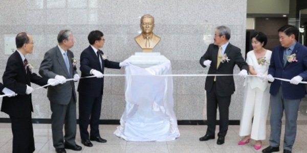 [Who Is ?] 허경수 코스모앤컴퍼니 대표이사 회장 