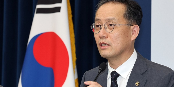 <a href='https://www.businesspost.co.kr/BP?command=article_view&num=441001' class='human_link' style='text-decoration:underline' target='_blank'>이재명</a> 경제라인 개각도 '부동산 속도전'에 초점, '주택공급'을 집값 넘어 내수회복 카드로