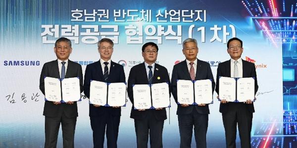한전 12분기 연속 흑자에도 재무상태 '빨간불', 차기 사장 전력망 구축 재원 확보 '최대 현안' 