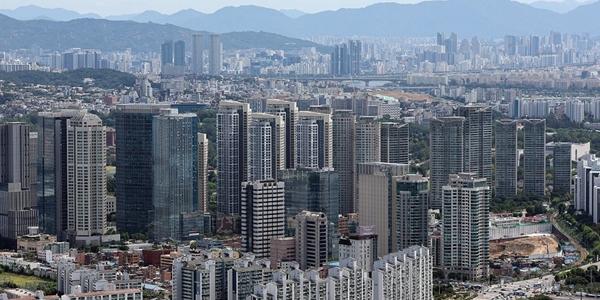 서울 강남·서초 아파트값 하락 전환, 서울 전체 상승세도 둔화