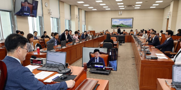 탄소중립기본법 개정안 8월 국회 처리 가시권, 산업계 '에너지 전환 장기투자 전략' 새로 짠다
