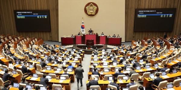 '패스트트랙 단축' 국회법 개정안 국회 본회의 통과, 법안 심사 최장 330일에서 90일로