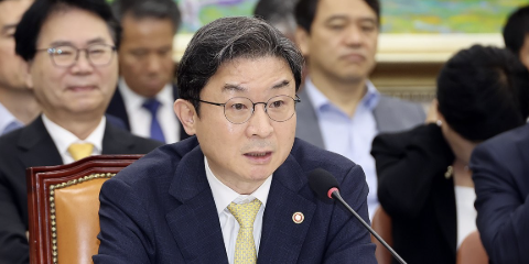 금융위원장 이억원, '흑자기업도 상폐 위기' 지적에 