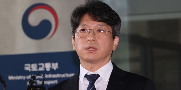 국토부 장관 후보 홍지선, 첫 출근길서 