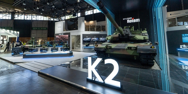 현대로템 페루 K2 전차 150대 수출 가시화, <a href='https://www.businesspost.co.kr/BP?command=article_view&num=437955' class='human_link' style='text-decoration:underline' target='_blank'>이용배</a> 수출 물량 확대에 K2 생산공장 증설 타진