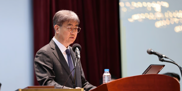 [신세계그룹 인사 풍향계①] 이마트부문 오너 14년 만의 등판, 정용진·전문경영인 각자대표 체제 자리잡나 