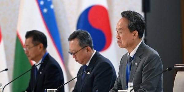 진옥동 신한금융 한중앙아시아 비즈니스 서밋 동분서주, 새 글로벌 거점 우즈벡·카자흐 공략 박차