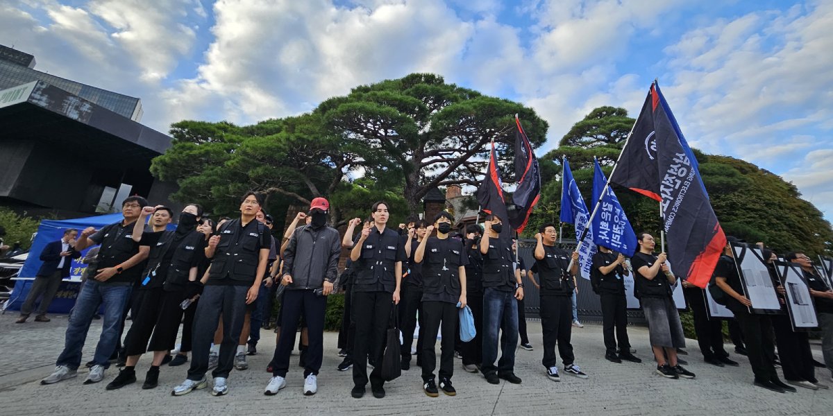 삼성전자 동행노조 이재용 자택 앞에서 "직접 대화하자", 노노 갈등에도 "공동교섭 유지해야"