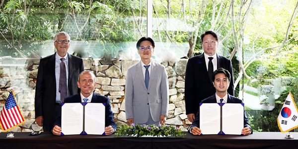 SK이노 'LNG-산업 클러스터 모델' 해외사업 순항, 추형욱 SMR로 고도화 정조준