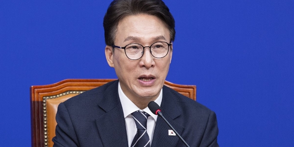 민주당 김민석 "조희대 재제청 거부 비상식, 사법부 헌법·법률 위반 시정", 조희대 "국감서 언급"