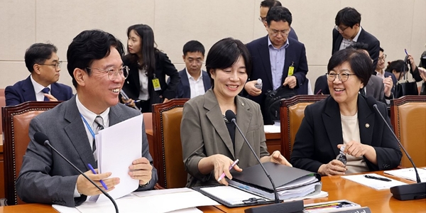 새 경제부촡리 이형일 경제팀 첫 현안 오른 기금형 퇴직연금, 늦어진 도입 시계 다시 빨라질까