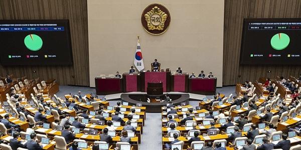 이태원 참사 특조위 1년 연장 법안·국정원 '경제안보' 직무 명시 법안, 국회 본회의 통과