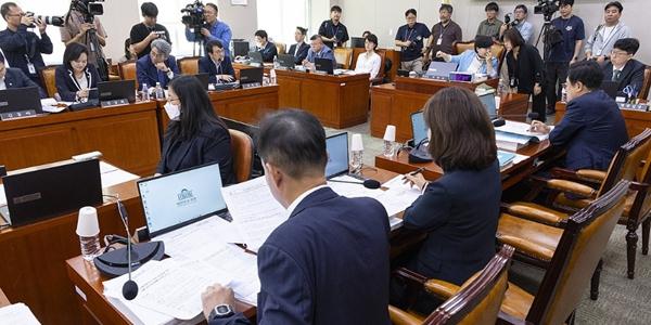 올림픽·월드컵 지상파 중계 의무화법안, 야당 반대에도 국회 법사위 통과