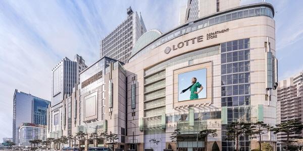 롯데백화점 근속 20년 이상 직원 대상으로 희망퇴직 신청 받아, 기준임금 40개월분 지급
