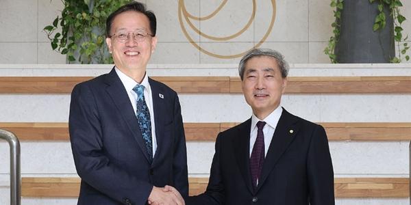 경제부총리 이형일-한은 총재 신현송 첫 회동, "최적 정책 조합 논의"