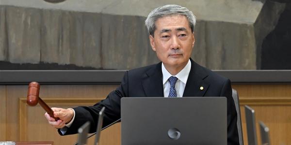 한국은행 금리인상 속도 조절에 외신 평가 긍정적, "자연스러운 연착륙 유도" 