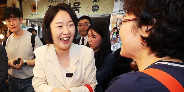 [Who Is ?] 이소영 중소벤처기업부 장관 
