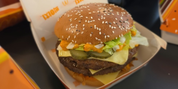 [현장] 대형 버거 맥도날드 '빅아치' 맛보니, '빅맥'과 '더블쿼파치' 장점 한입에