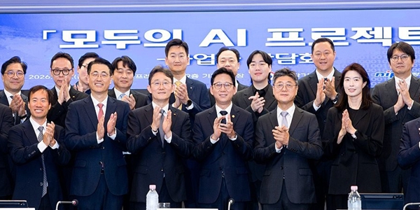 애플 '시리 AI' 한국 상륙에 '모두의 AI'와 경쟁 본격화, 국내 생활 밀착형 서비스가 승부처