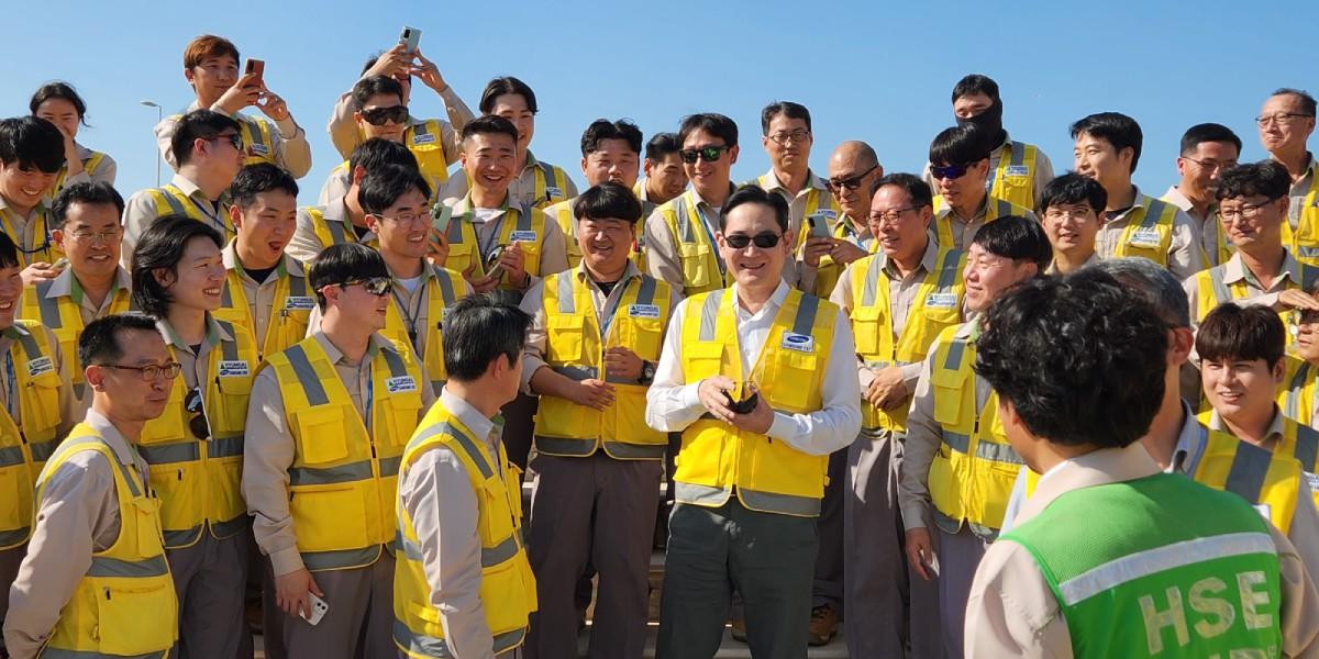 삼성전자 회장 이재용 , 중동 체류 임직원에게 선물·편지 전달