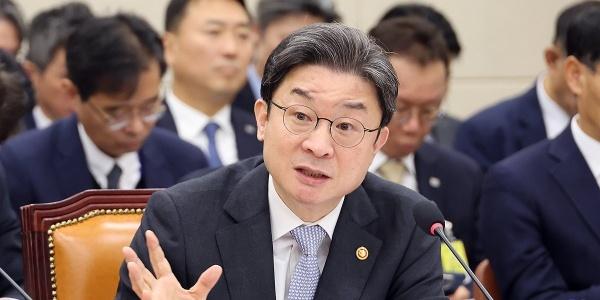 금융위원장 이억원 '산업은행 부산 이전 무산' 발언 논란, "국회에서 결정할 일" 해명