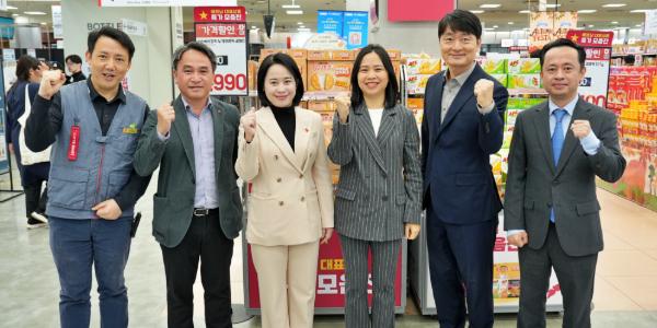 롯데마트 서울역점에서 '베트남 물산전' 개최, 쌀국수·커피 포함 100여 종 할인