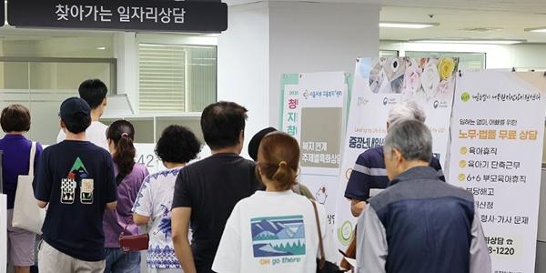 '65세 정년' 논의 이어지는데 65세 이상 취업자 400만 명 넘어서, '실업급여·퇴직급여 재설계' 화두