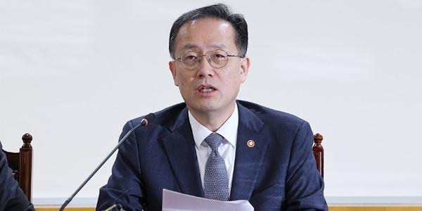 경제부총리 이형일 "11월 국고채 발행량 신중 검토, 취약차주 추가 대책 마련"